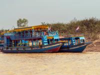 Ausflugsboote am schmaler werdenden Kanal - Kampong Phluk - Kambodscha